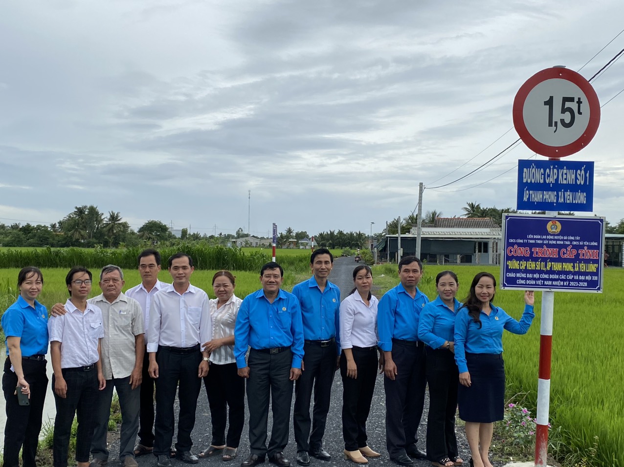 Liên đoàn Lao động huyện Gò Công Tây: Lễ gắn biển công trình cấp tỉnh tuyến đường giao thông cặp Kênh số 01 - ấp Thạnh Phong - xã Yên Luông 24/07/2023